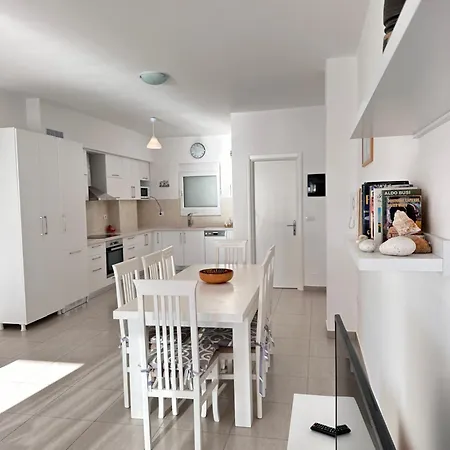 Bay View Апартаменты Саранда