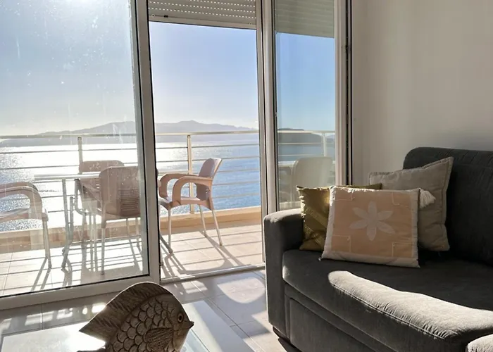 Bay View Apartment *