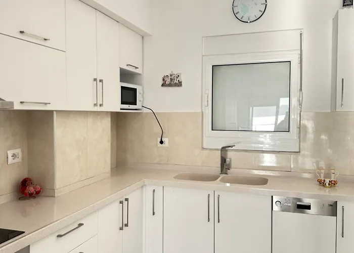 Bay View Apartment *